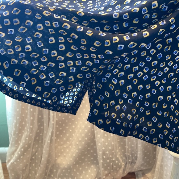 LOFT off the shoulder top. Women’s size small. Navy patterned - Picture 4 of 7